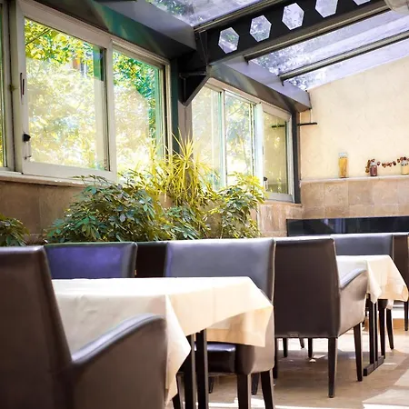 Nuezhet Hotel 4*