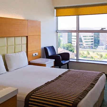 Nuezhet Hotell 4*